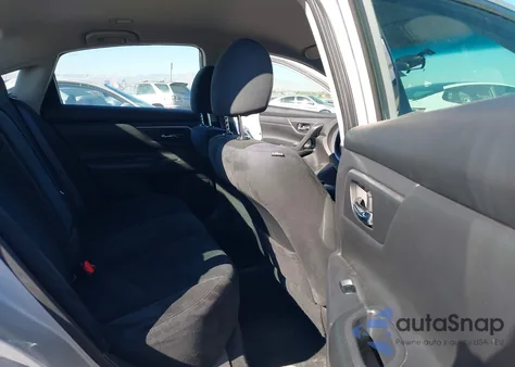 2015 Nissan Altima 2.5/2.5 S/2.5 Sl/2.5 Sv z USA, uszkodzony, nr VIN 1N4AL3AP0FC415549